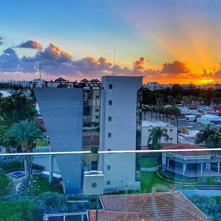 The White Pearl Suite - Beach Front City Centre With Sea View. Lemesós Eksteriør bilde