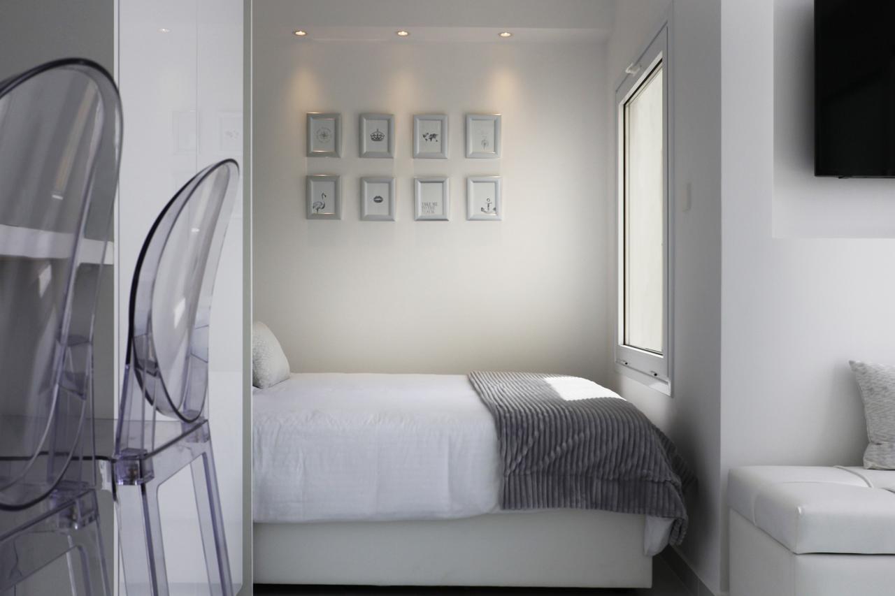 The White Pearl Suite - Beach Front City Centre With Sea View. Lemesós Eksteriør bilde