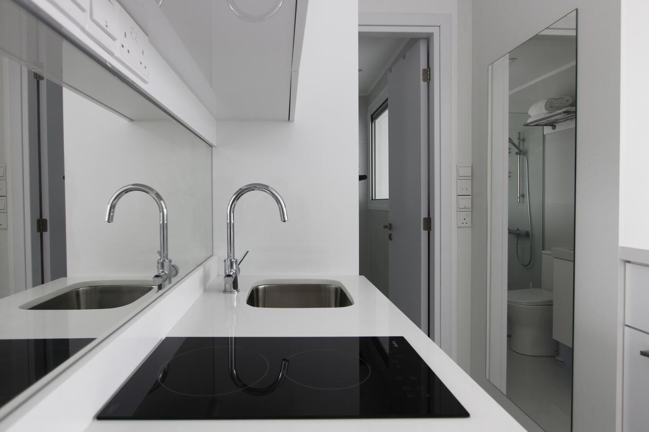 The White Pearl Suite - Beach Front City Centre With Sea View. Lemesós Eksteriør bilde