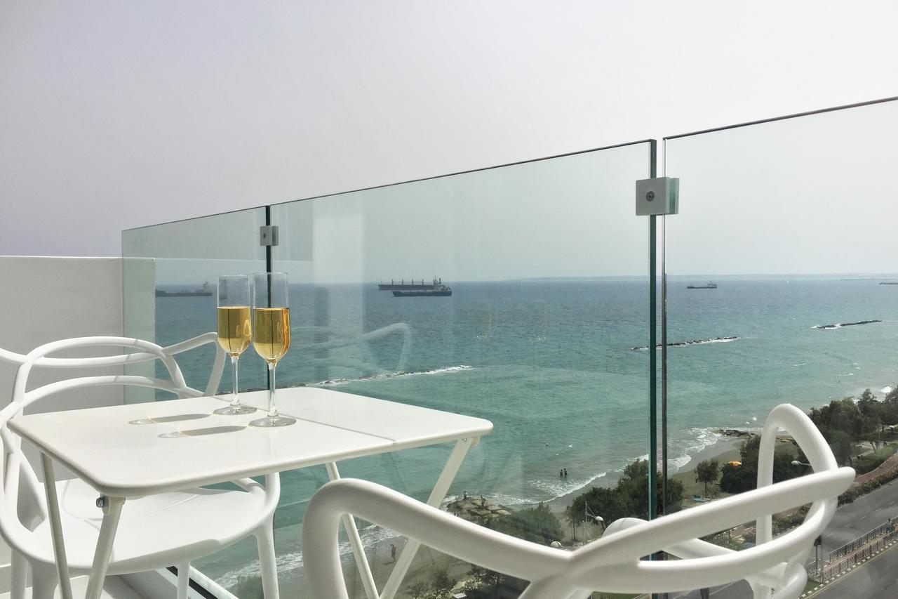 The White Pearl Suite - Beach Front City Centre With Sea View. Lemesós Eksteriør bilde